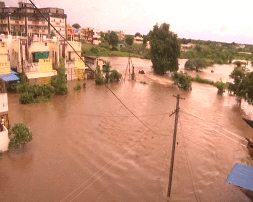 ఆదిలాబాద్ లో భారీ వర్షాలు – కాలనీలు జలమయం. adilabad floods